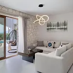 Unique *
